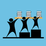 3 personnages qui portent des dossiers